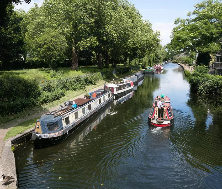 House boats on the canal